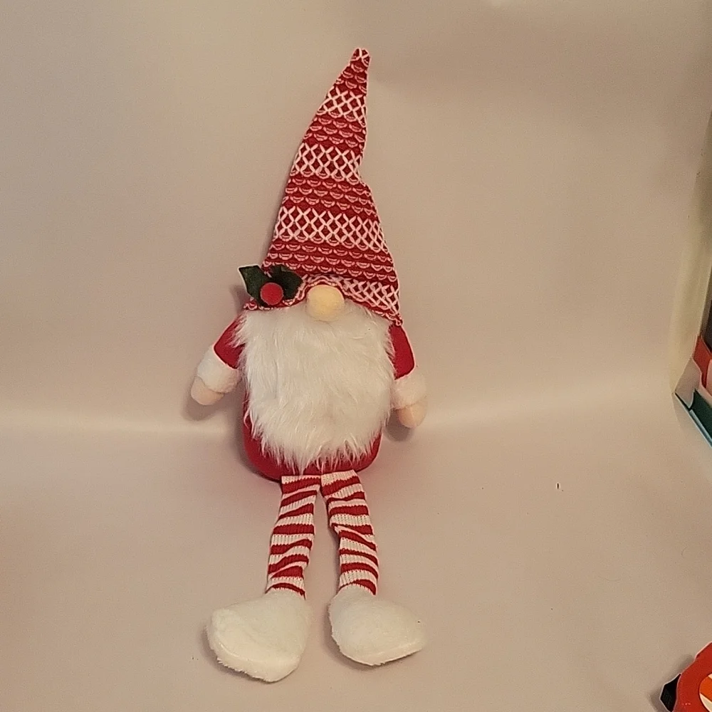 Gnome Shelf Sitter